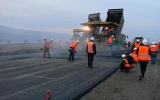 Строительство дорог в Украине: Порошенко назвал два приоритетных проекта