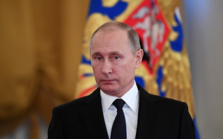 Путин готовит передачу власти в РФ: российский профессор назвал дату