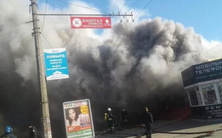 Масштабный пожар в Кривом Роге: горят склады возле рынка