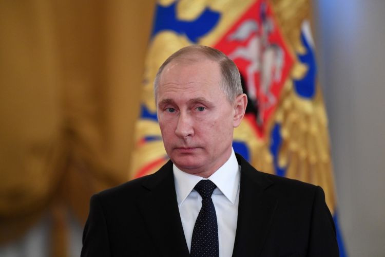 Путин готовит передачу власти в РФ: российский профессор назвал дату