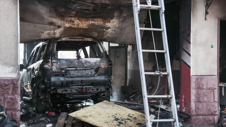 Масштабный пожар в Киеве: СТО сгорела с несколькими автомобилями