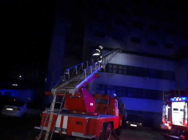 В Черновцах вспыхнул серьезный пожар в отеле