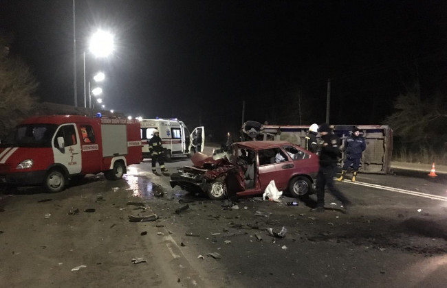 Микроавтобус снес легковушку: смертельное ДТП под Винницей