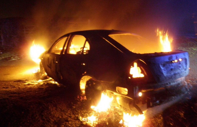 Сгорел дотла: в Харькове неизвестные подожгли автомобиль прокурора