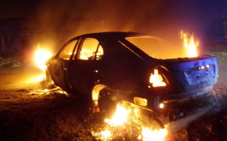 Сгорел дотла: в Харькове неизвестные подожгли автомобиль прокурора