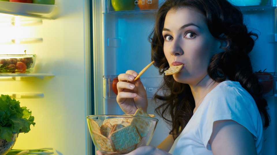 Почему нельзя наедаться на ночь: 5 причин отказаться от еды перед сном