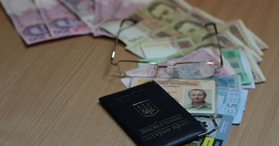 Пенсии в Украине: кто сможет претендовать на две доплаты весной