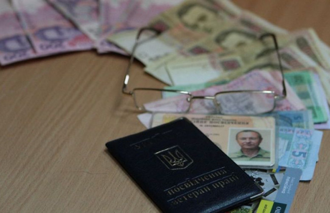 Пенсии в Украине: кто сможет претендовать на две доплаты весной