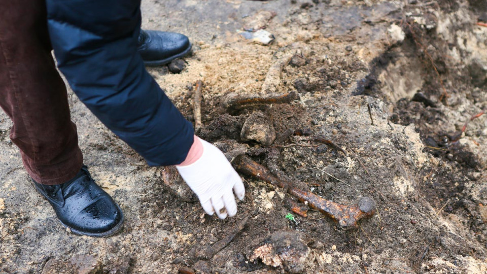 Страшная находка: в Киеве возле Дарницкого вокзала обнаружили человеческие останки