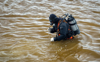 В Киеве из Днепра вытащили труп мужчины