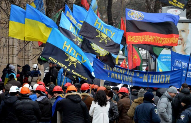 Страйк шахтарів: гірники добу не піднімаються на поверхню