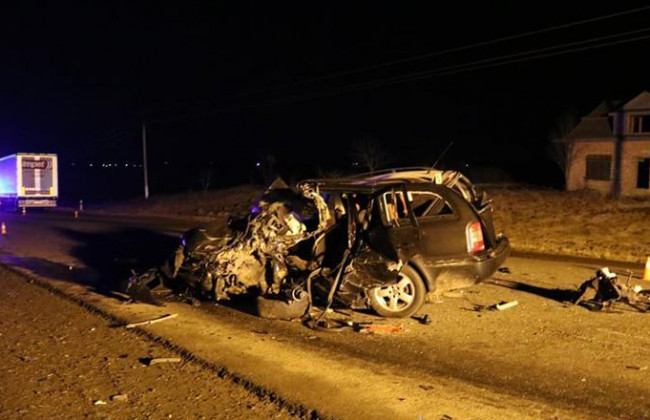 Масштабное ДТП на Прикарпатье: фура и микроавтобус смяли легковушку