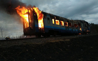 Пожар на рельсах: в Ровенской области на ходу вспыхнул поезд