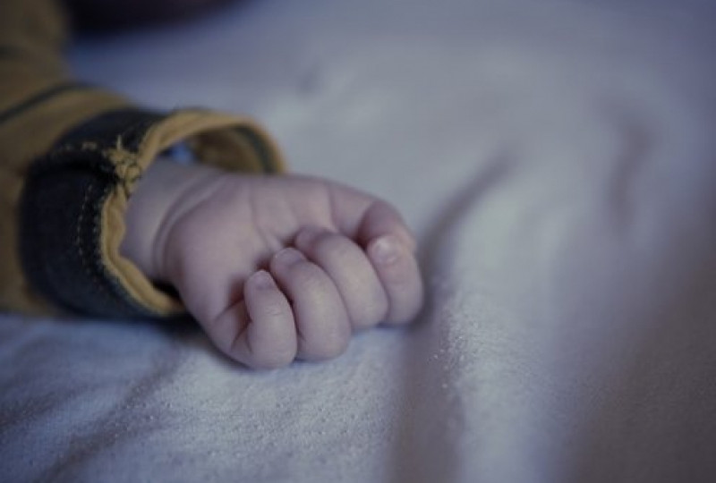 В Сумской области под мостом нашли труп новорожденного