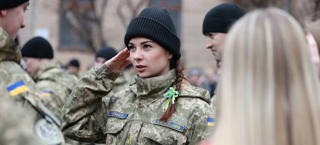 В Украине девушек начнут принимать в военные лицеи