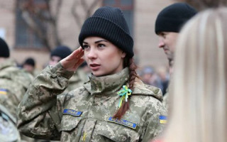 В Украине девушек начнут принимать в военные лицеи