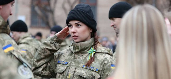 В Украине девушек начнут принимать в военные лицеи