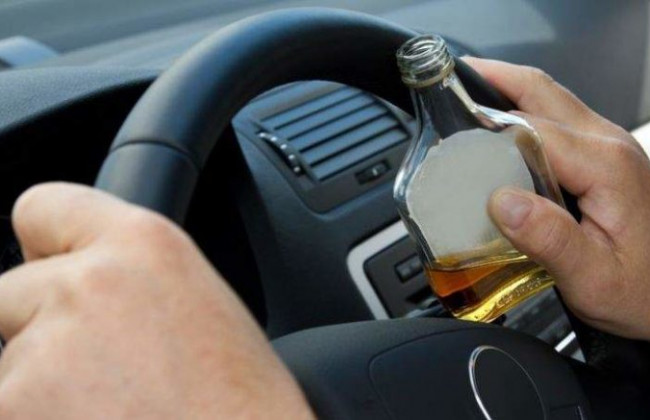 Вывалился из автомобиля: в Киеве остановили пьяного «в хлам» майора полиции