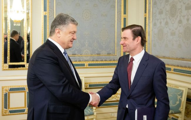 Порошенко и замгоссекретаря США договорились об усилении санкций против РФ