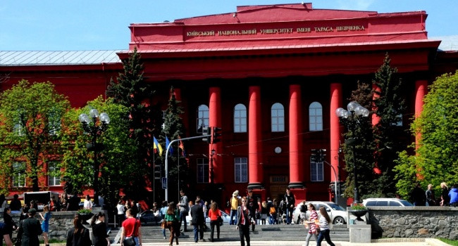 Скандал в университете Шевченко: уволили преподавателя, который домогался студенток