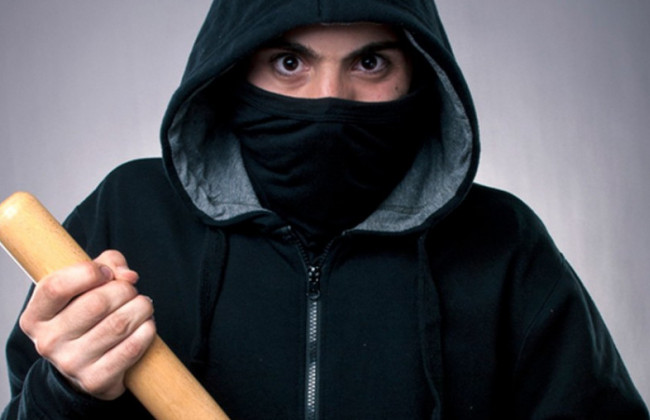 ЧП в Запорожье: подростки с битами атаковали автобус