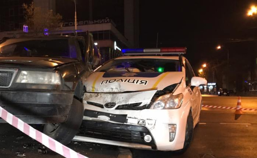 Голливудская погоня в Киеве: подросток на машине отца разбил автомобиль полиции