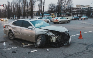 ДТП на Позняках в Киеве: в результате столкновения пострадала женщина с ребенком