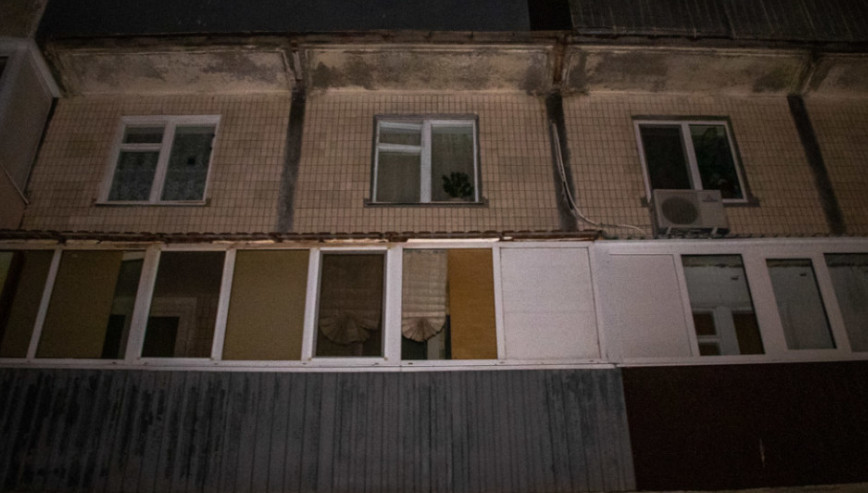 В Киеве 50-летний мужчина выбросился из окна: есть подробности