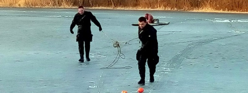 ЧП в Днепре: рыбаки провалились под лед, есть погибшие