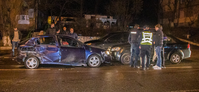 В Киеве иностранцы устроили тройное ДТП и скрылись с места аварии