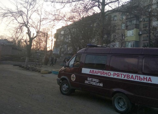 Шквальный ветер в Одесской области сорвал крышу многоэтажки: подробности