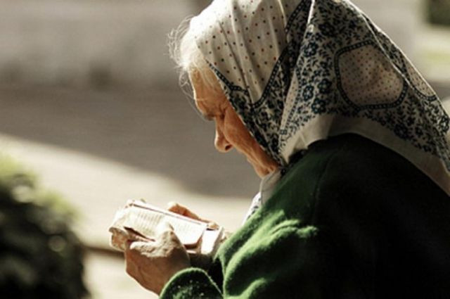 Жители Донбасса теряют право на пенсии и соцвыплаты: что происходит