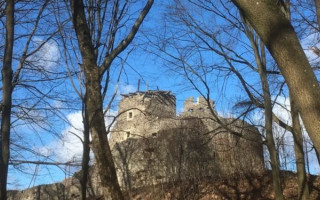 Потужний вітер зірвав дах відомого замку в Україні