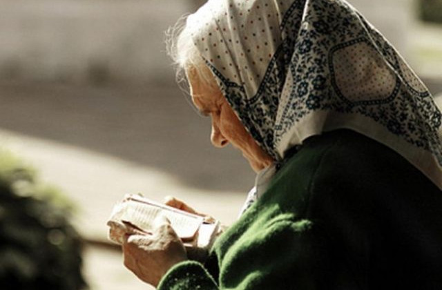 Жители Донбасса теряют право на пенсии и соцвыплаты: что происходит