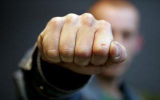 Драка в Сумах: молодые хулиганы жестоко избили мужчину