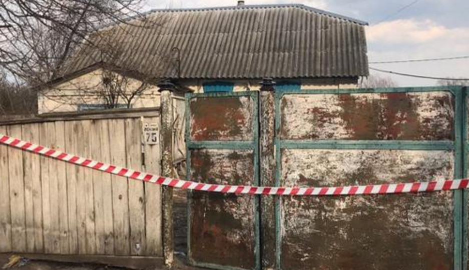 Зарубил топором и скрылся: под Киевом произошла трагедия