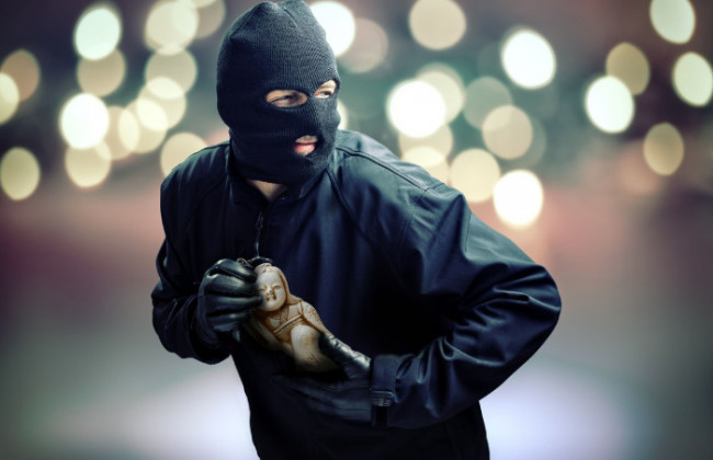 У Києві посеред вулиці нападають і грабують дітей