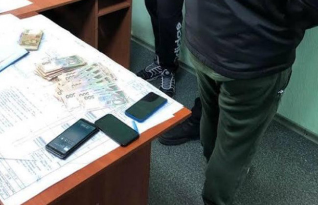 Отримав 260 000 гривень: ДБР затримало хабарника з ДСНС