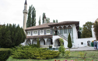 Оккупанты в Крыму уничтожают памятник архитектуры мирового значения: подробности