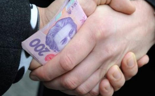 Вимагав хабар від постачальників продовольства: ДБР завершило розслідування