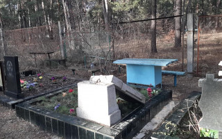 Вандалы в Киеве разгромили кладбище: подробности и фото