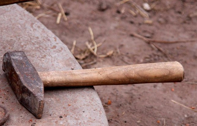 Трагедия в Сумской области: мужчина до смерти забил жену молотком