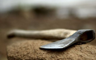 Зарубав колегу сокирою і втік: трагедія в Київській області