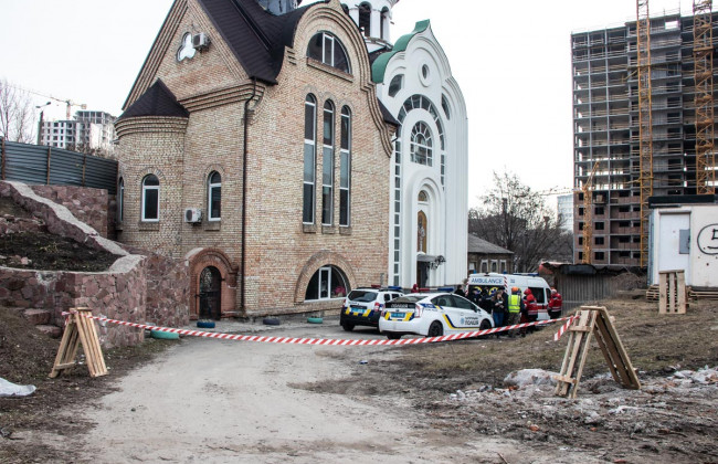 На Лукьяновке нашли окровавленный труп сотрудника Администрации Президента