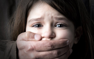 Затянул в комнату и изнасиловал: в Житомире пенсионер поиздевался над 7-летней девочкой