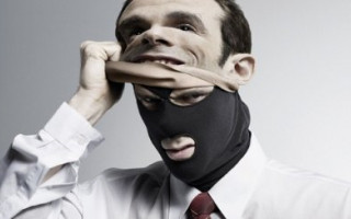 Представився копом та відібрав телефон: суд призначив покарання шахраю