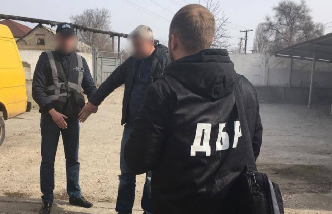 Вимагав хабар: ДБР затримало оперуповноваженого