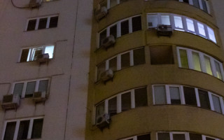 Трагедия в Киеве: молодой мужчина выпал с балкона 21-го этажа