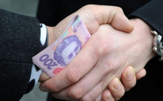 Погоріли на хабарі: ДБР затримало двох оперуповноважених одного з райвідділів поліції
