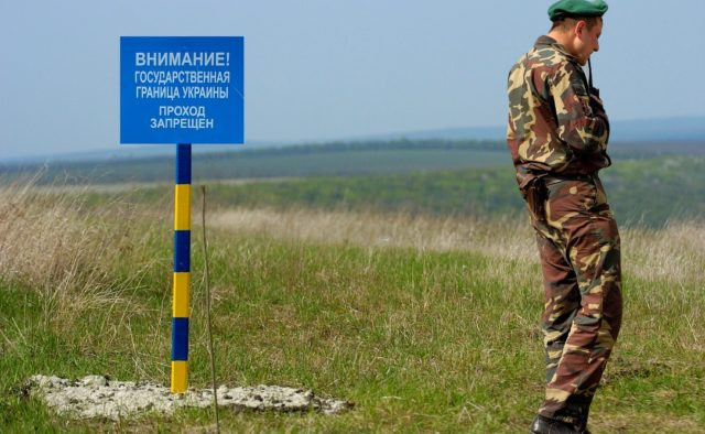Переправляли нелегалов через границу: инцидент в Сумской области